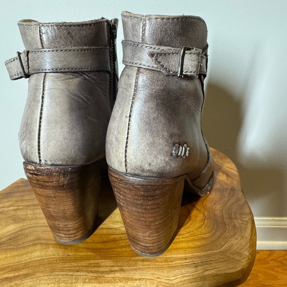 Bed Stu Isla High Heeled Bootie Boots Women Sz. 7.5 Gray/Brown Distressed Buckle - Picture 5 of 15